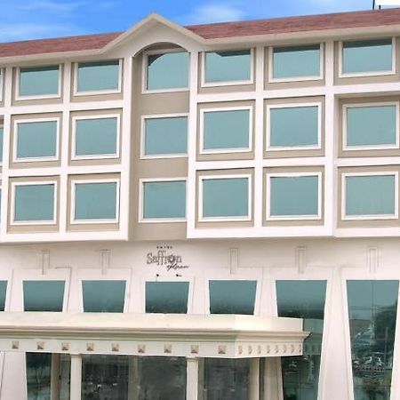 Hotel Saffron Kiran Noida Bagian luar foto