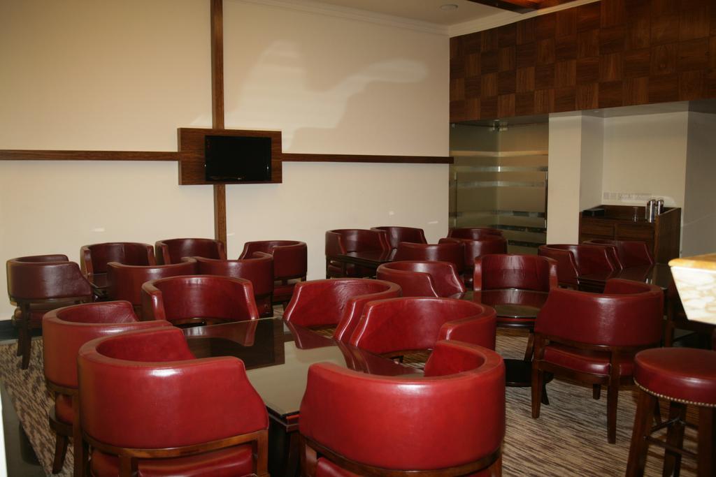 Hotel Saffron Kiran Noida Bagian luar foto