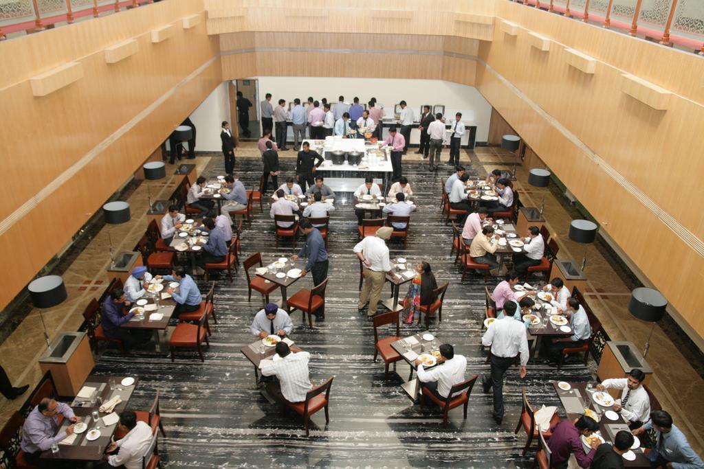 Hotel Saffron Kiran Noida Bagian luar foto