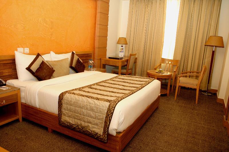 Hotel Saffron Kiran Noida Bagian luar foto