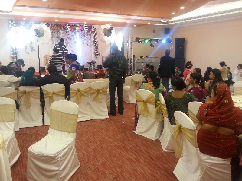 Hotel Saffron Kiran Noida Bagian luar foto
