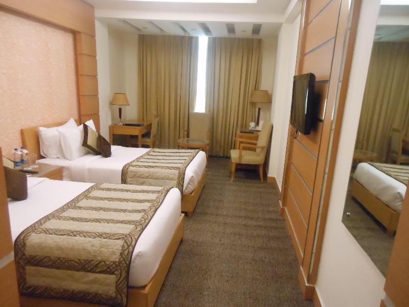 Hotel Saffron Kiran Noida Bagian luar foto